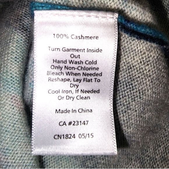 Talbots Petites Pure Cashmere Blue & Black Floral Lightweight Sweater Size MP - Picture 8 of 11